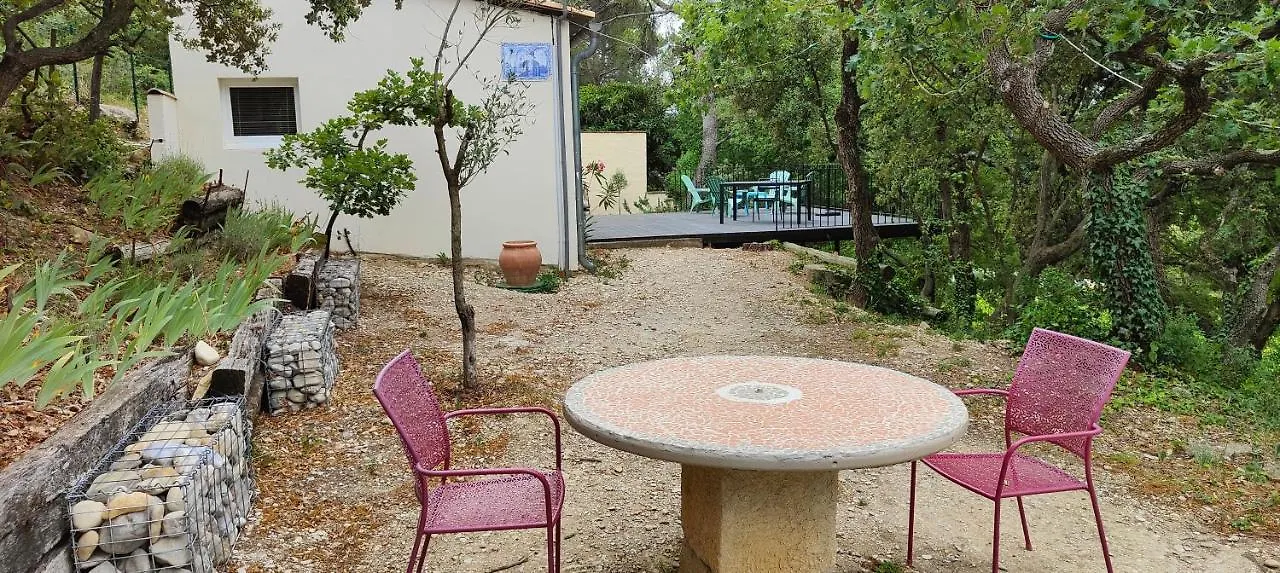 maison dans un écrin de chênes provençale Saint-Maurice-sur-Eygues France